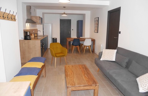 Les Deux Alpes Apartment | Attractive 53m² apartment, located opposite the ESF champamé meeting point.