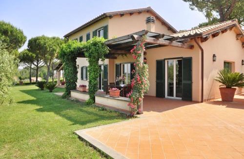 Magliano Sabina Villa | Attractive and spacious villa with pool