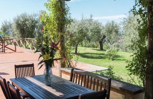 Magliano Sabina Villa | Attractive and spacious villa with pool