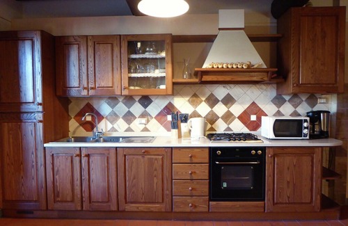 Montecarelli House | Attractive apartment in farmhouse with pool in beautiful surroundings