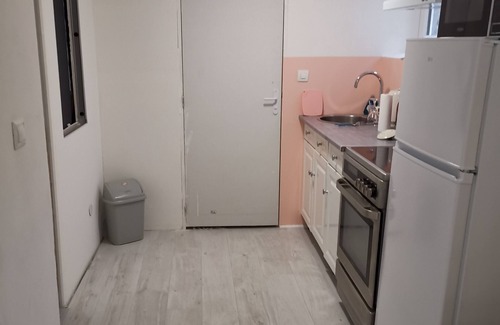 Melun Apartment | Attractive F2 souplex apartment with free PARKING, small garden and terrace
