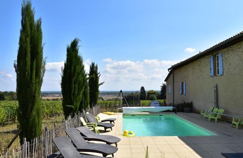 Chaintre House | Attractive Mansion in Vinzelles with Swimming Pool