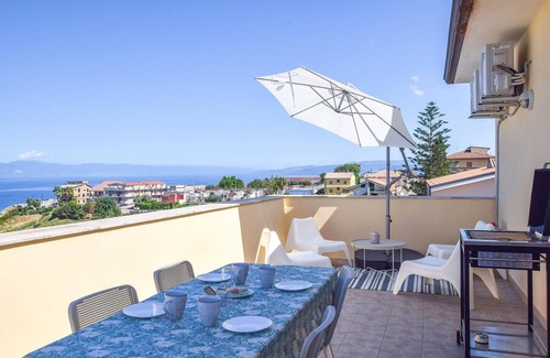 Briatico Apartment | Attractive vacation apartment with sea view.
