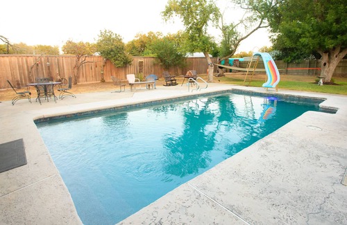 Manchaca House | ATX Revive | Hot Moonlight Baths | 15 mins to DT | Pool | 14 guests