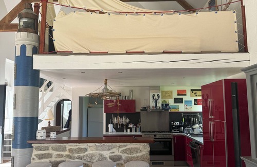 Brignogan-Plage House | ATYPICAL SEASIDE HOUSE 10/12 PERSONS LARGE GARDEN JACUZZI