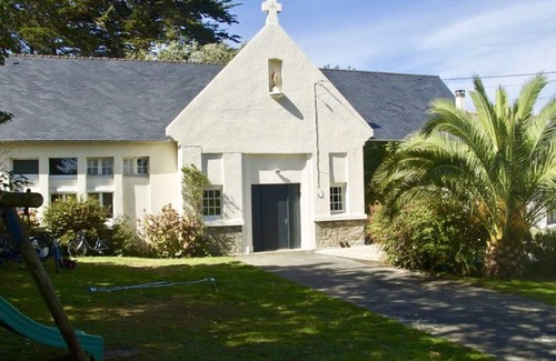 Brignogan-Plage House | ATYPICAL SEASIDE HOUSE 10/12 PERSONS LARGE GARDEN JACUZZI