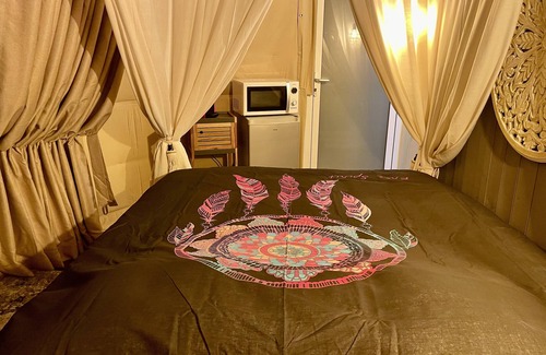 Saint-Hilaire-de-Riez Bed & Breakfast | Atypical and private dome la bulle des coucous