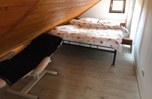 Svobodne Dvory Apartment | Atypicky podkrovní byt schody do nebe