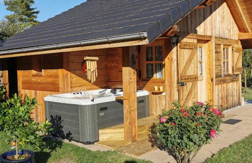 Cruet Ski Chalet | Au petit chalet avec son SPA - Escapade en amoureux !