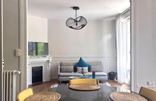 Reims City Centre Apartment | Au pied de la Cathédrale, bel appartement, lumineux avec 2 chambres