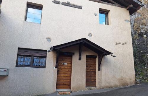 Martigny House | Au pied de la Tour