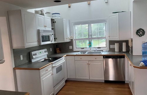 Tiverton House | Audrain Car WeekAmazing View Water Front Private Beach Big Yard Close To Newport