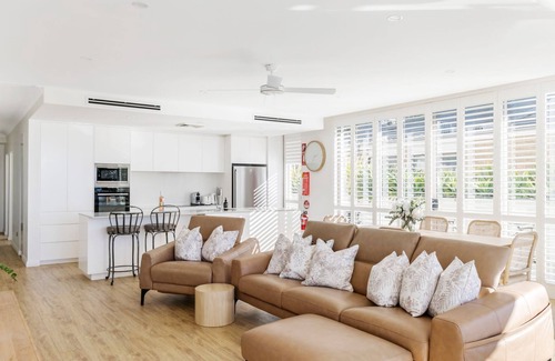 Shoal Bay Apartment | Aura 3 Spectacular Beachside Views