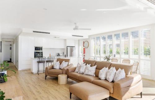 Shoal Bay Apartment | Aura 3 Spectacular Beachside Views