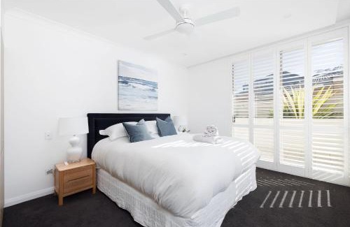 Shoal Bay Apartment | Aura 3 Spectacular Beachside Views