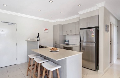 Shoal Bay Apartment | Aura Apartments, Unit 13/59 Shoal Bay Rd - Relax on your rooftop terrace overlooking Shoal Bay Beach