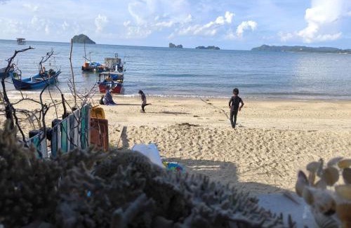 Langkawi House | Aura Bluewave Seaview Homestay and Mini Beach Cafe