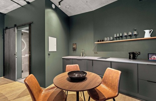 Reykjavik Apartment | Aurora Nooks - Superior Studio for 4 - free parking