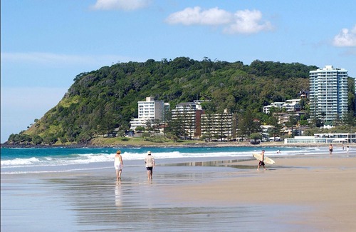 Burleigh Heads Hotel | Aussie Resort