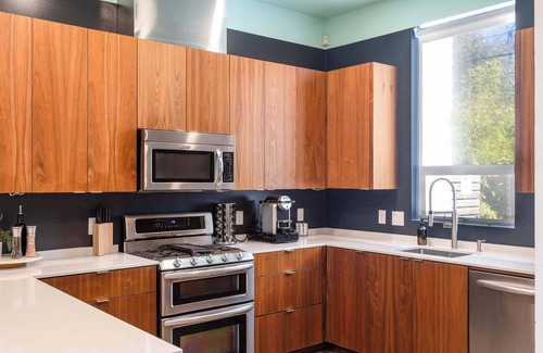 East Cesar Chavez House | Austin 5BR Clubhouse 6 min walk to Rainey Street
