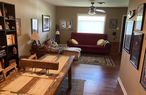 North Loop House | Austin Cottage Close to Downtown