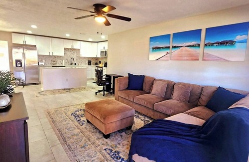 Westside House | Austin Gray: 5Bd/2Bth/Huge Vacation Home Sleeps 12!