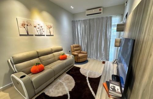 Taman Mount Austin House | Austin Landed Honey Nest 10pax by Our Stay