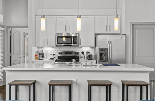 Montopolis Apartment | Austin Luxury 2BR 2B w/Pool & FREE Parking Fast WIFI