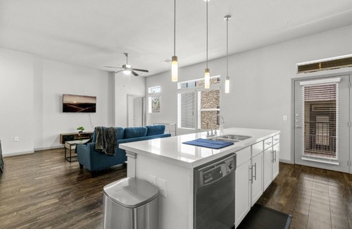 Montopolis Apartment | Austin Luxury 2BR 2B w/Pool & FREE Parking Fast WIFI