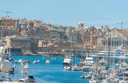 Cospicua House | Authentic 1st FL apartment at the 3 cities Marina