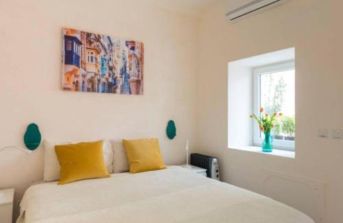 Cospicua House | Authentic 1st FL apartment at the 3 cities Marina