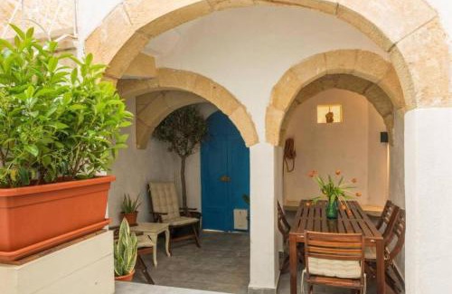 Cospicua House | Authentic 1st FL apartment at the 3 cities Marina