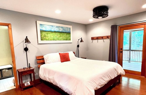 Avery Creek Cabin | Authentic A-Frame-Cabin Getaway 15 Min to Asheville, NC. Pet & Child Friendly.