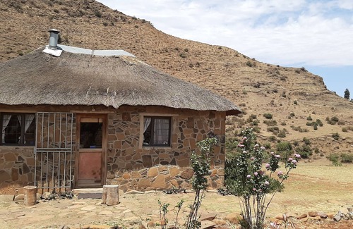 Maseru House | Authentic African thatched house