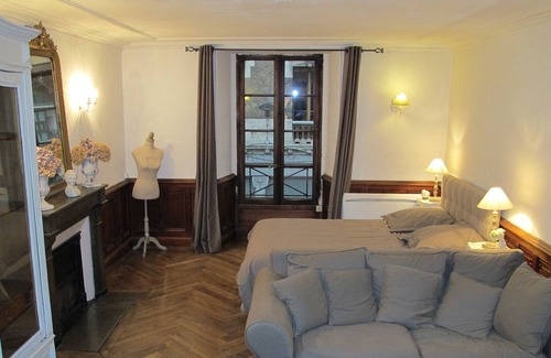 Annecy Old Town Hotel | Authentic and warm, charming T2 in hyper center R. Royal old town