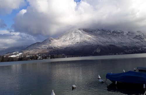 Annecy Old Town Hotel | Authentic and warm, charming T2 in hyper center R. Royal old town