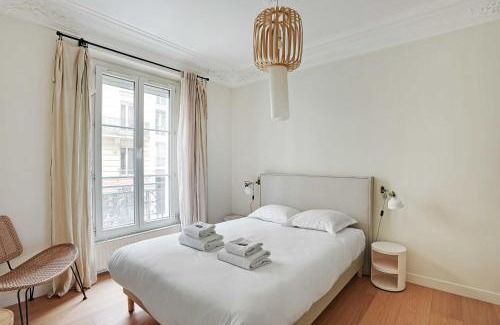 18th Arrondissement Apartment | Authentic apartment - 3BR-8P - Clignancourt