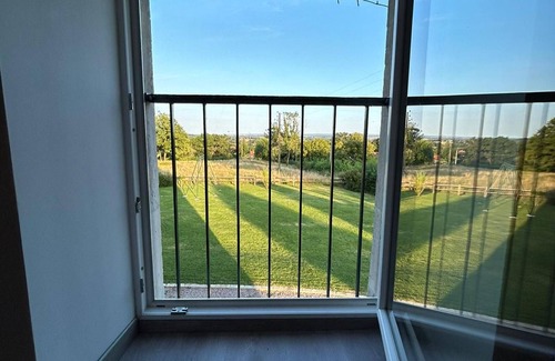 Nohant-Vic Cottage | Authentic Charm in Berry, 11 Pax, Garden and Wifi