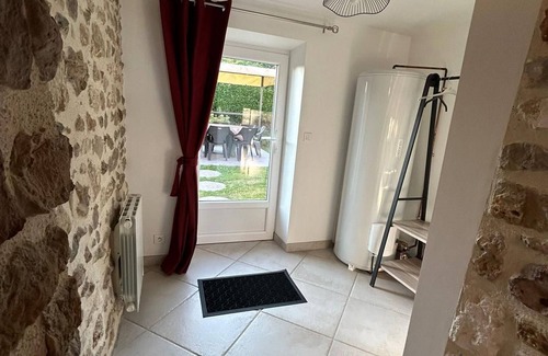 Nohant-Vic Cottage | Authentic Charm in Berry, 11 Pax, Garden and Wifi