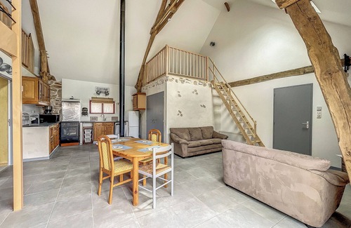 Beynat Cottage | Authentic Cottage, Peaceful with Private Terrace, Private Garden and Wi-Fi