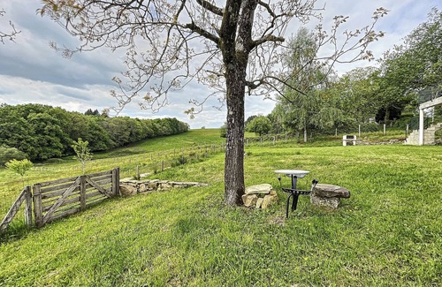 Beynat Cottage | Authentic Cottage, Peaceful with Private Terrace, Private Garden and Wi-Fi