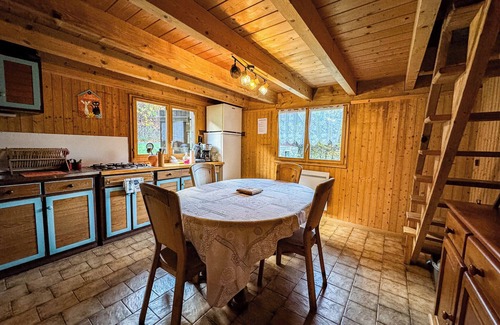 Les Bossons Ski Chalet | Authentic family chalet with garden in Chamonix