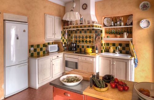 Menerbes House | Authentic Menerbes Village House, beautiful view of Luberon, garden and pool