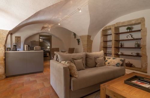 Vers-Pont-du-Gard Other | Authentic Provencal Holiday House with 6 bedrooms and private pool