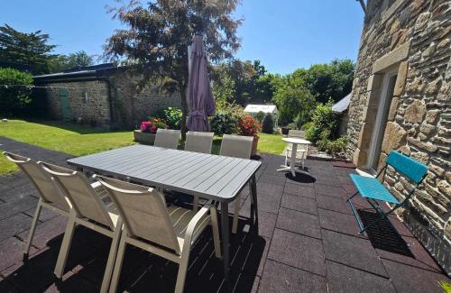 Saint-Thonan House | Authentique maison bretonne avec jardin fleuri