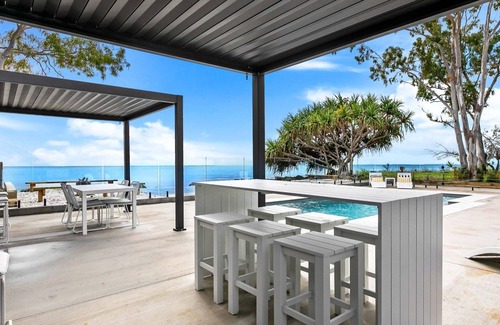 Traviston Apartment | Autumn on the Esplanade