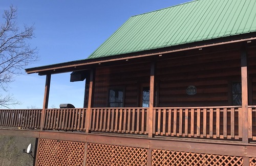 Rileyville Cabin | Autumn view log cabin, private wooded location with 30 mile views, close to Park