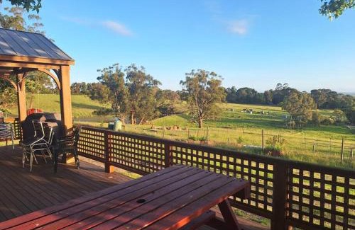 Tynong North House | Auyea Farm 3BR Entire House - 7 Mins to Gumbuya World