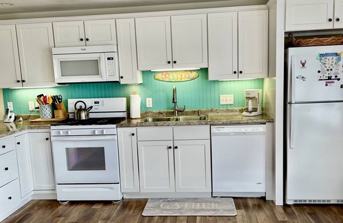 Hampton House | Available: Fall 2025 rental weekly or monthly. Come see and enjoy NHnthis fall.