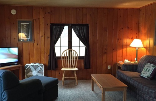 St Germain Cottage | Available July 9-16, 2023 Fresh clean 2 bedroom cabin on Little St Germain Lake